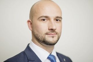 Důchodkyně napsala o exposlanci, že je blb. Přišel na ni zvonit domů - Seznam Zprávy